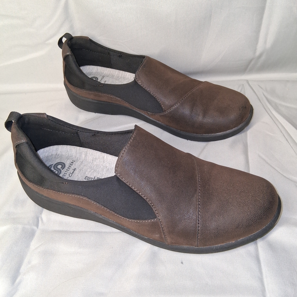 Clarks Cloudsteppers Women's Brown Slip-On Flats with Black Elastic Panels